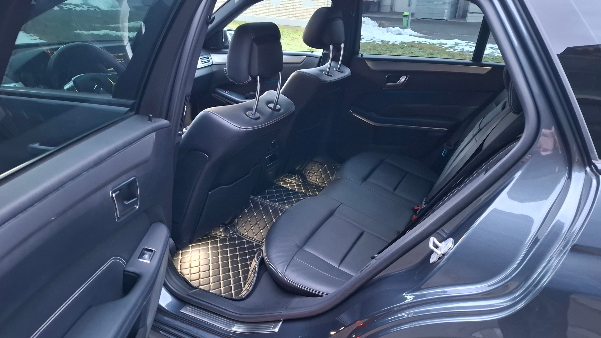MERCEDES-BENZ E 350 BlueTEC Avantgarde 4Matic 7G-Tronic-image-11