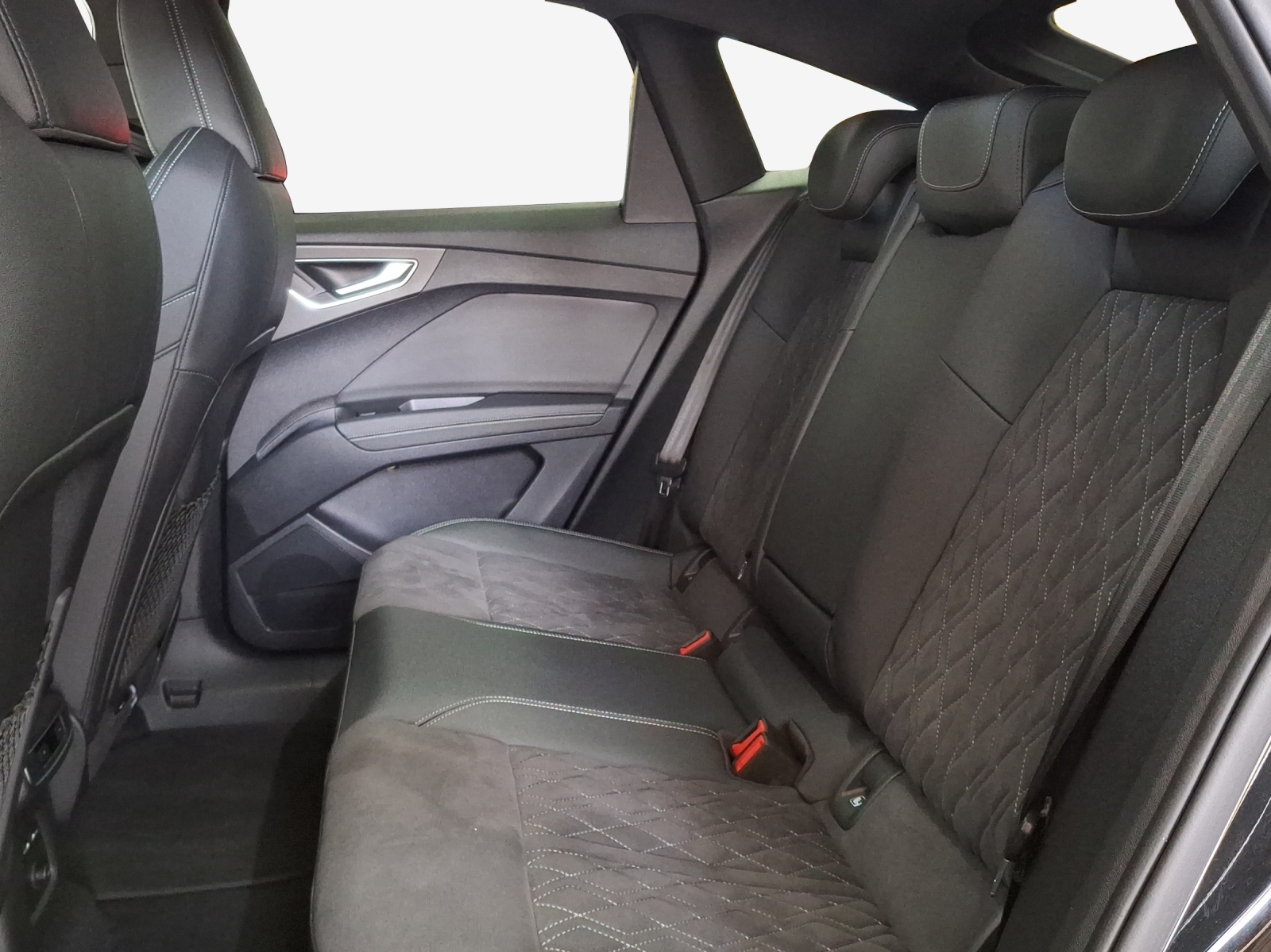 AUDI Q4 Sportback e-tron 50 quattro-image-11