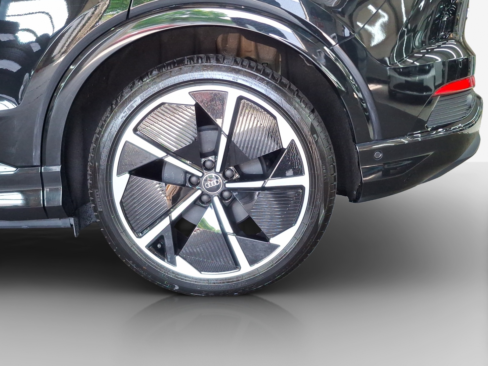 AUDI Q4 Sportback e-tron 50 quattro-image-13