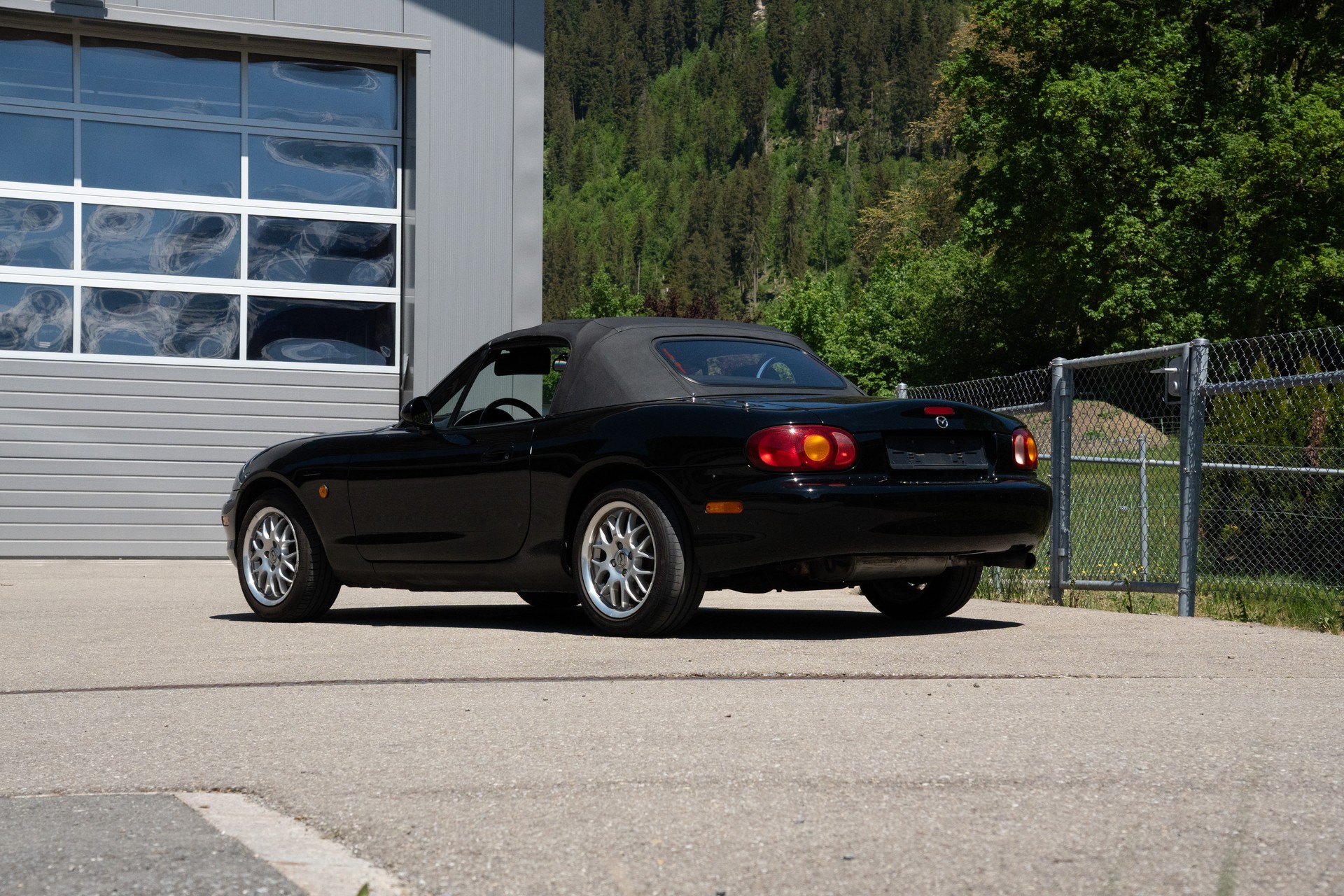 MAZDA 1.8i-16V Youngster-image-1