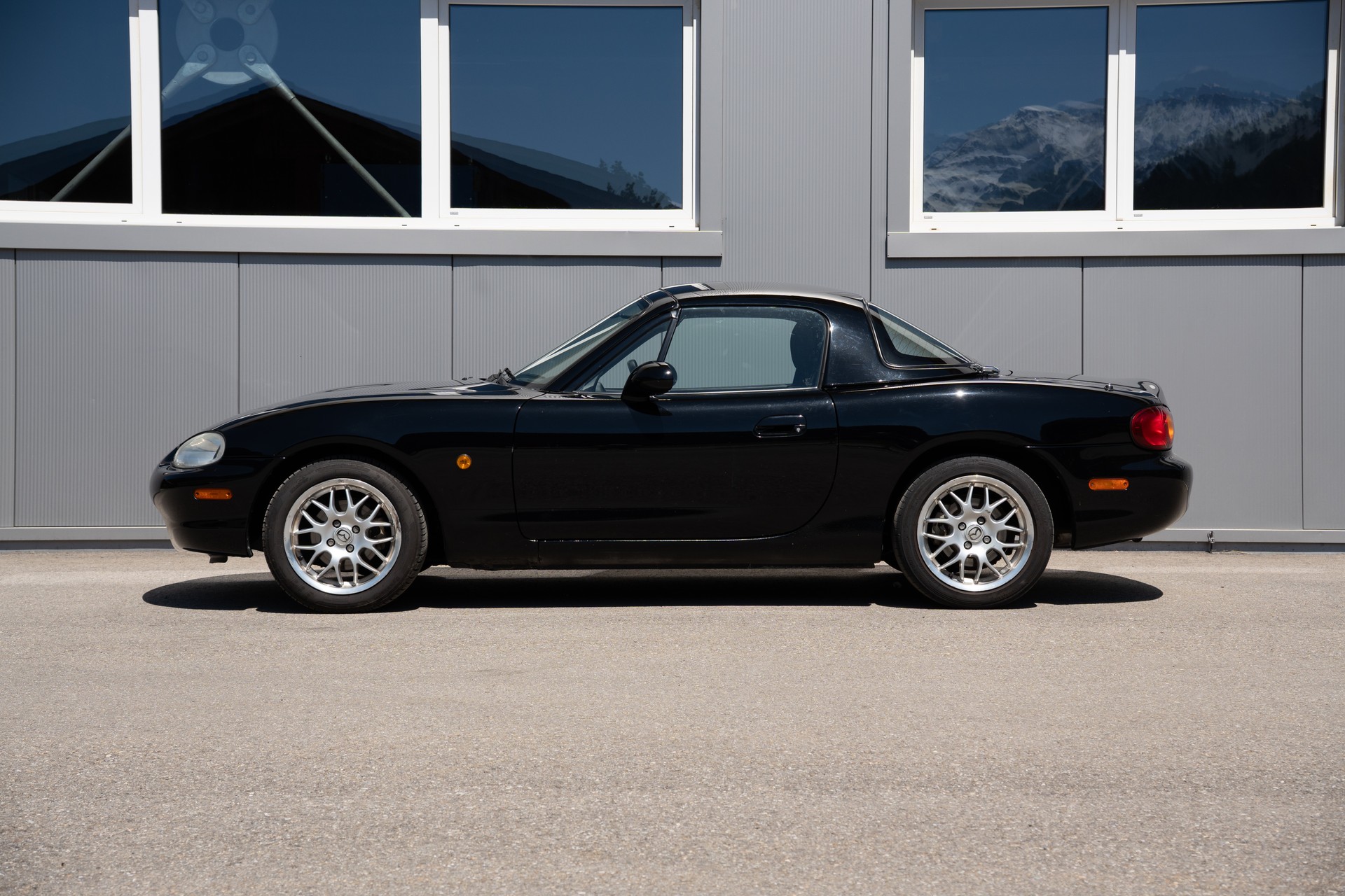 MAZDA 1.8i-16V Youngster-image-2