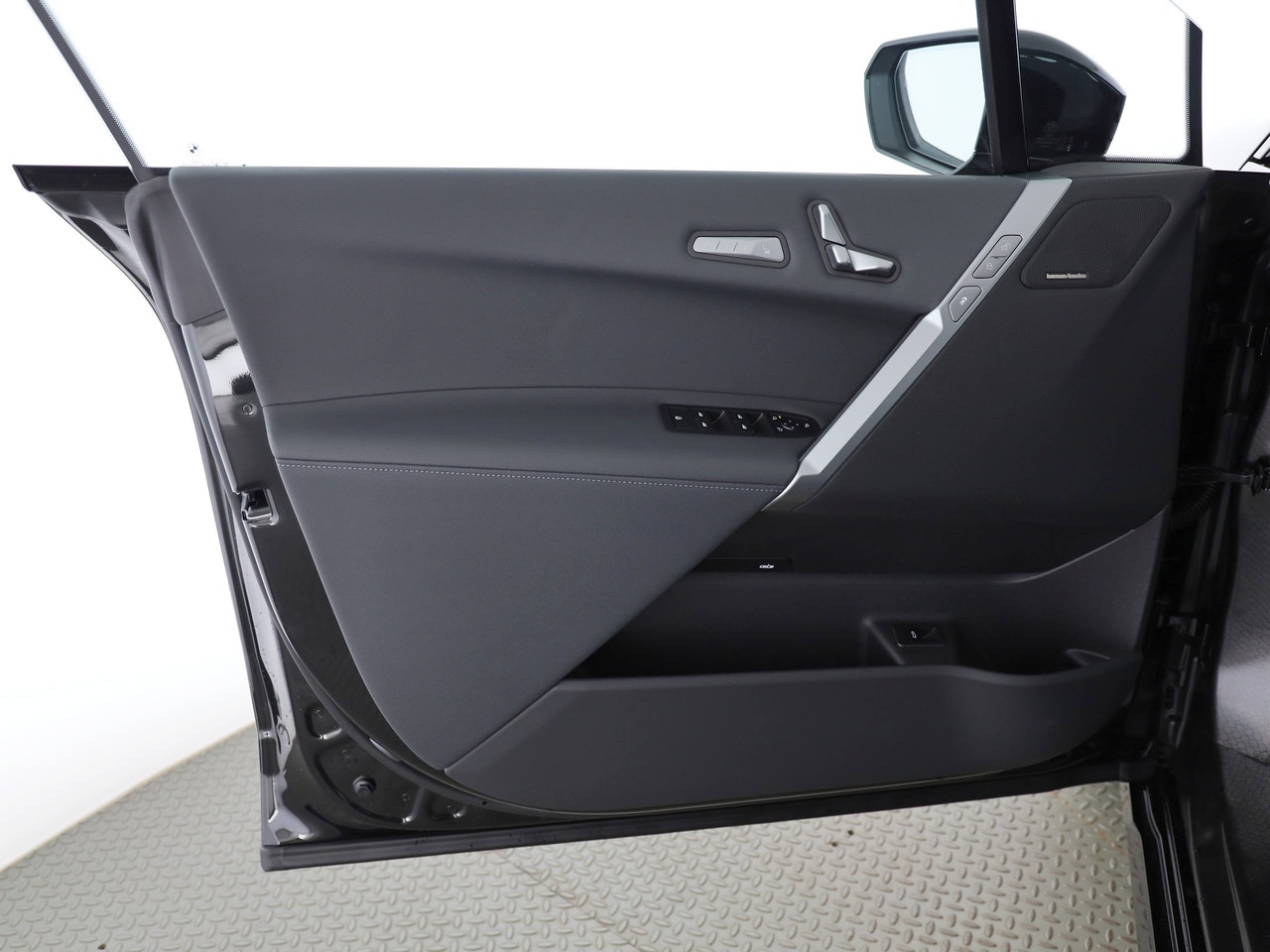 BMW iX xDrive60 M Sport-image-5