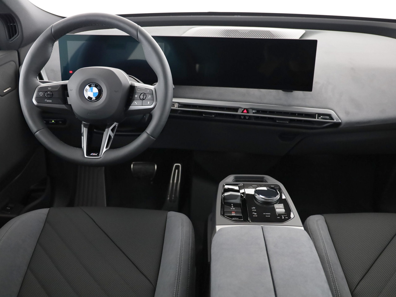 BMW iX xDrive60 M Sport-image-15