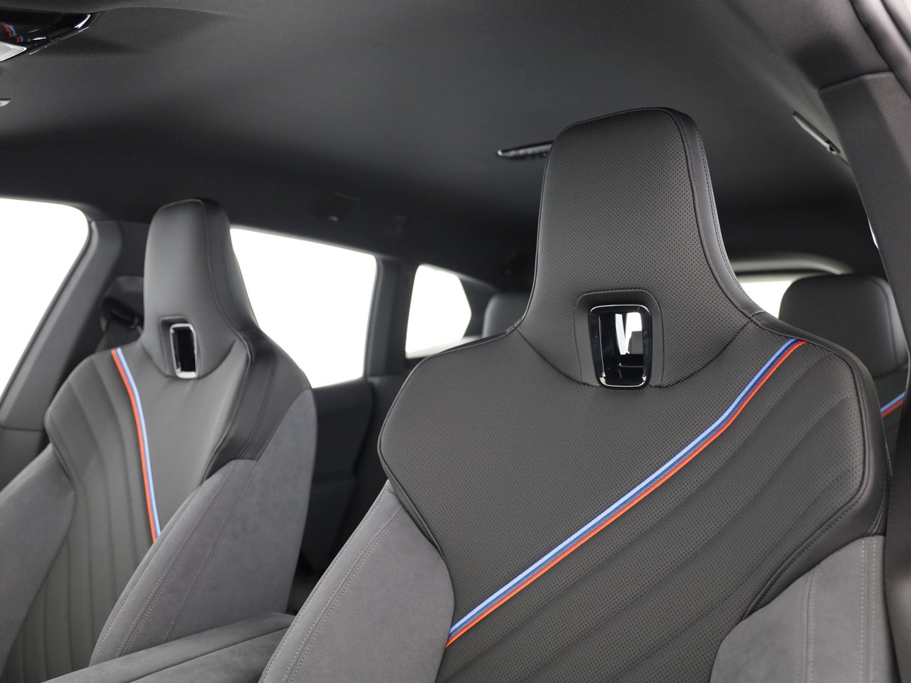 BMW iX xDrive60 M Sport-image-10