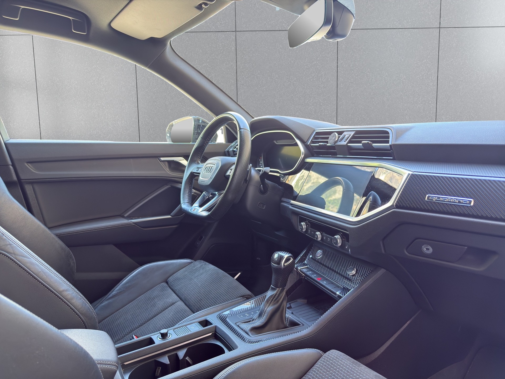 AUDI Q3 Sportback 45 TFSI S line quattro S-tronic-image-8