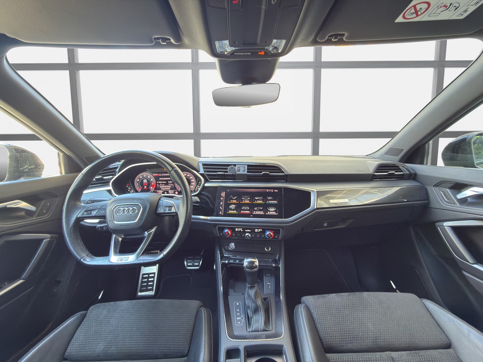 AUDI Q3 Sportback 45 TFSI S line quattro S-tronic-image-9