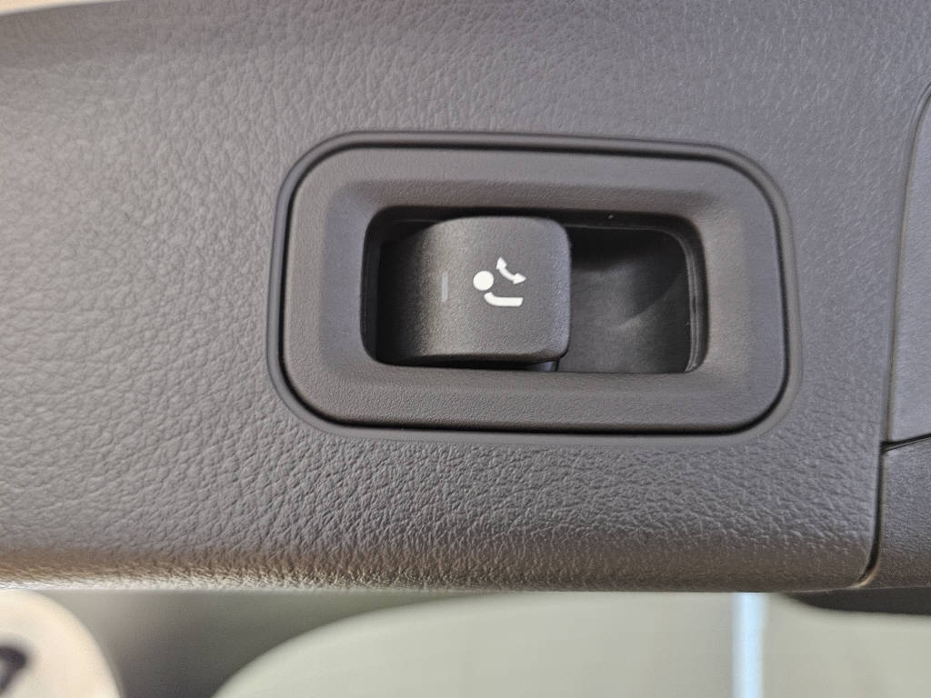 MERCEDES-BENZ EQA 300 4Matic Swiss Star-image-12