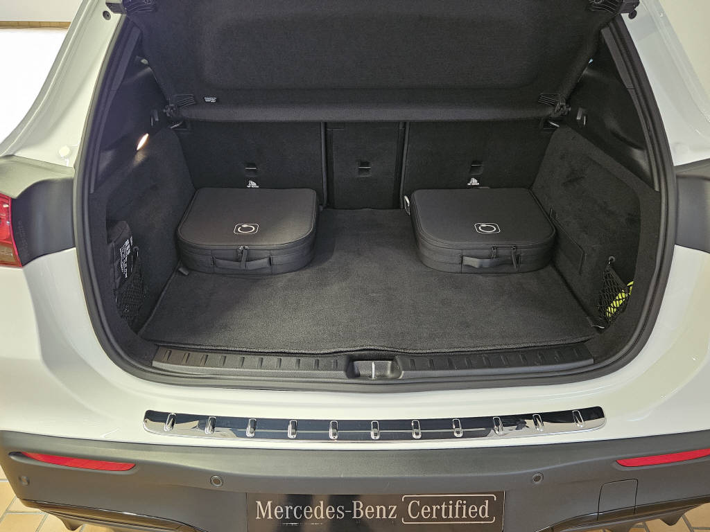 MERCEDES-BENZ EQA 300 4Matic Swiss Star-image-3