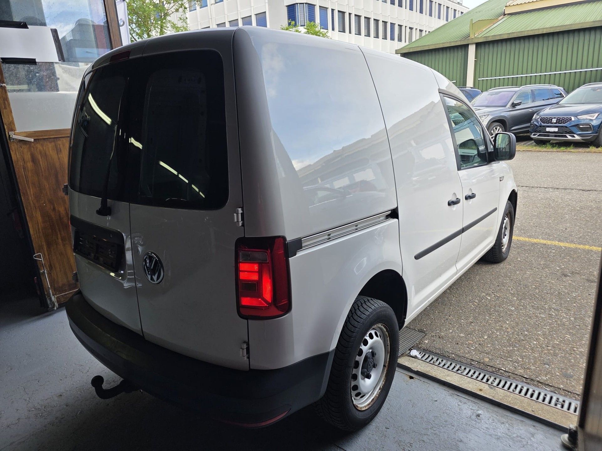 VW Caddy 2.0TDI 4Motion BlueMotion Technology-image-5