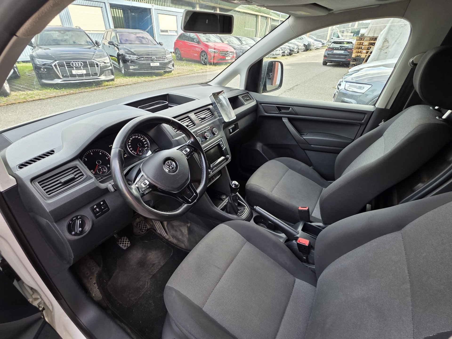 VW Caddy 2.0TDI 4Motion BlueMotion Technology-image-10