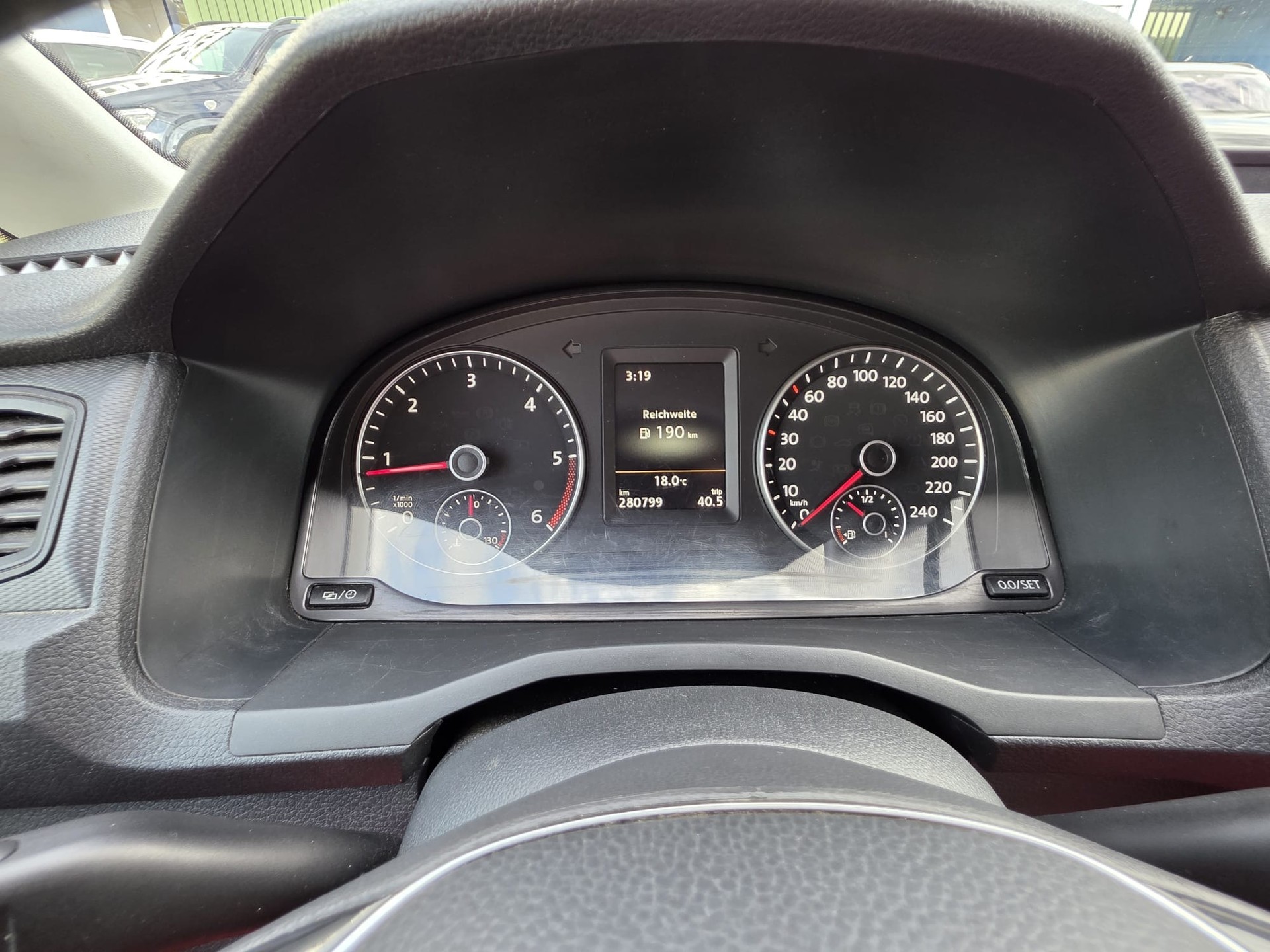 VW Caddy 2.0TDI 4Motion BlueMotion Technology-image-12