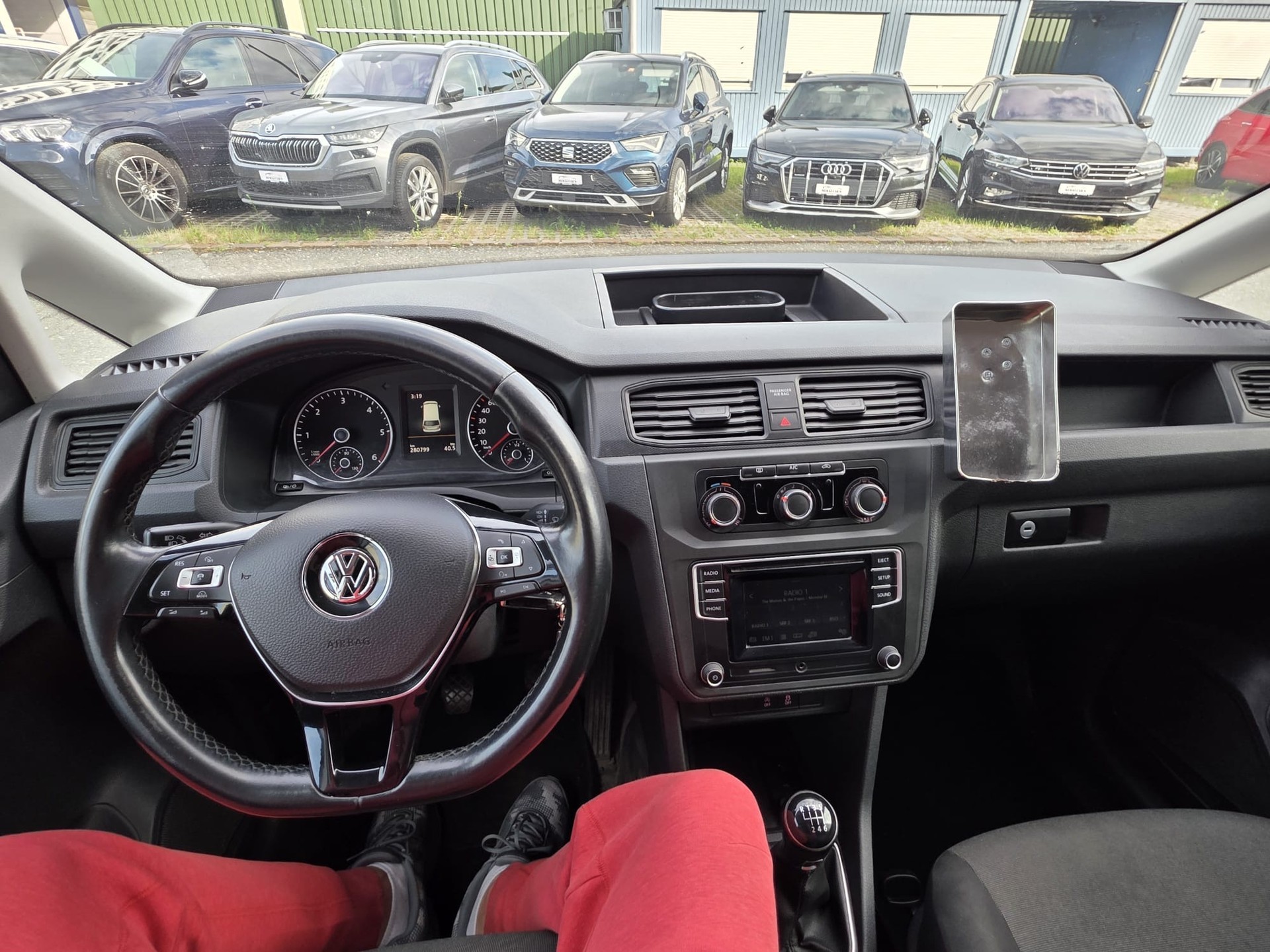 VW Caddy 2.0TDI 4Motion BlueMotion Technology-image-8