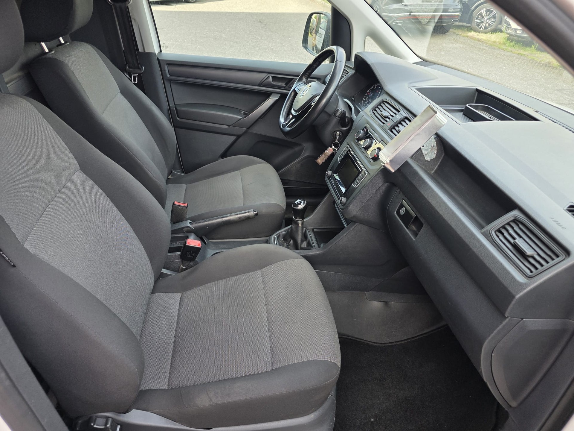VW Caddy 2.0TDI 4Motion BlueMotion Technology-image-9