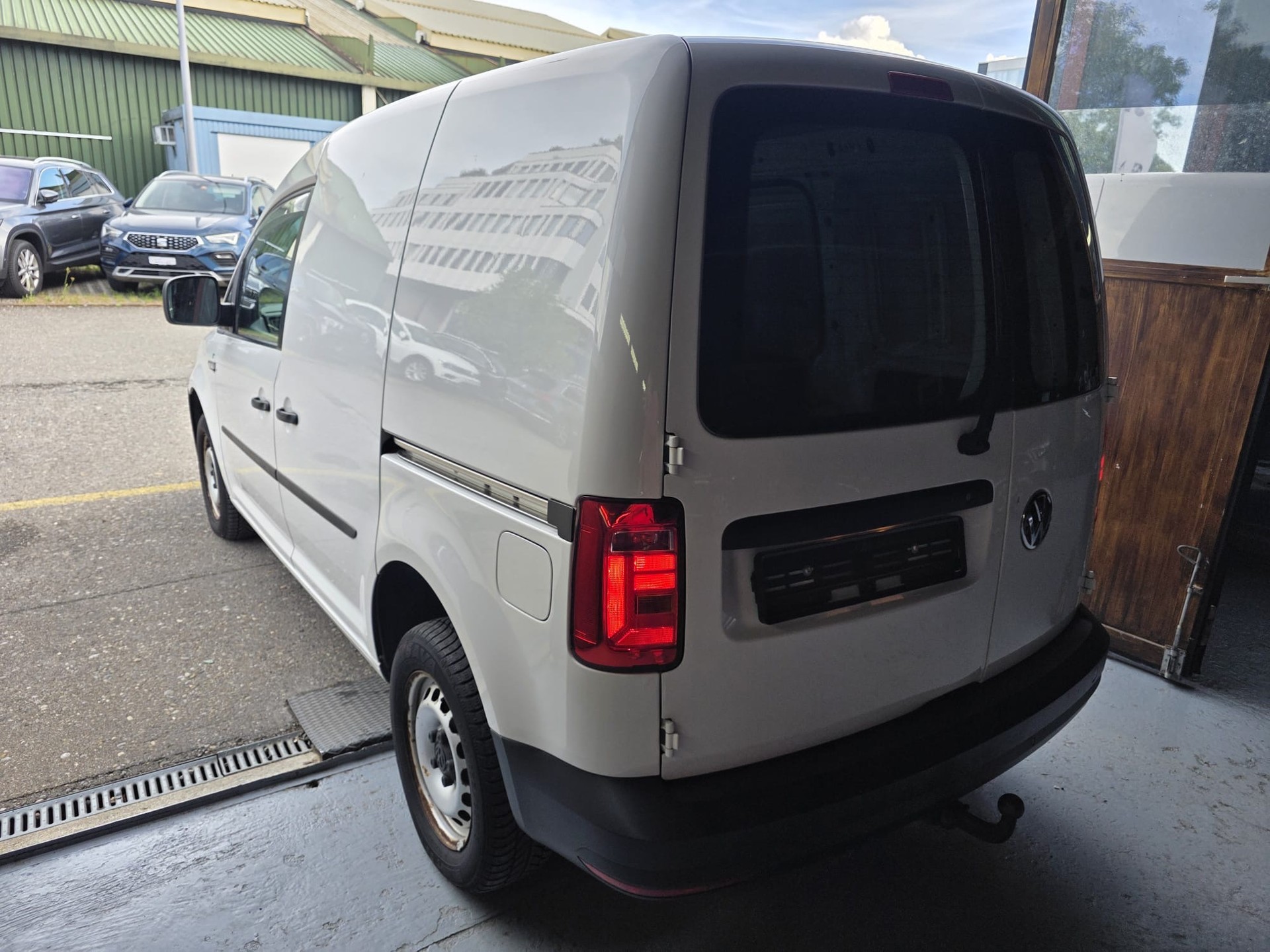 VW Caddy 2.0TDI 4Motion BlueMotion Technology-image-6