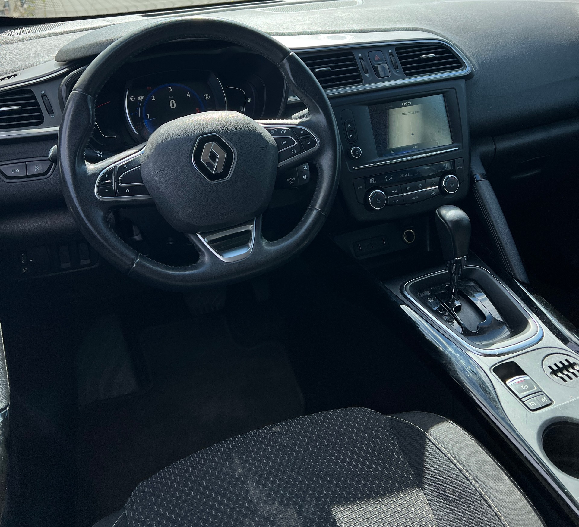 RENAULT Kadjar 1.5 dCi Zen EDC Automat (Klimatronik * Alufelgen * Sensoren Mi Kamera * Multilenkrad * Xenon * Navigation * BO6)-image-12