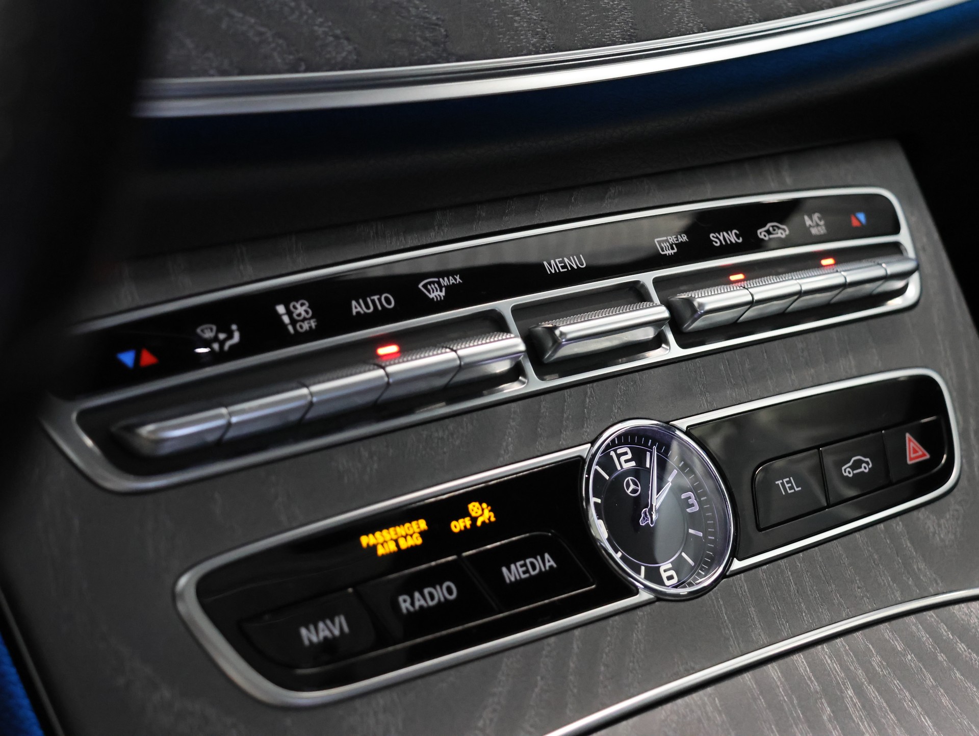 MERCEDES-BENZ CLS 450 4Matic AMG Line 9G-Tronic *Burmester* *360 Kamera* *Panorama*-image-24