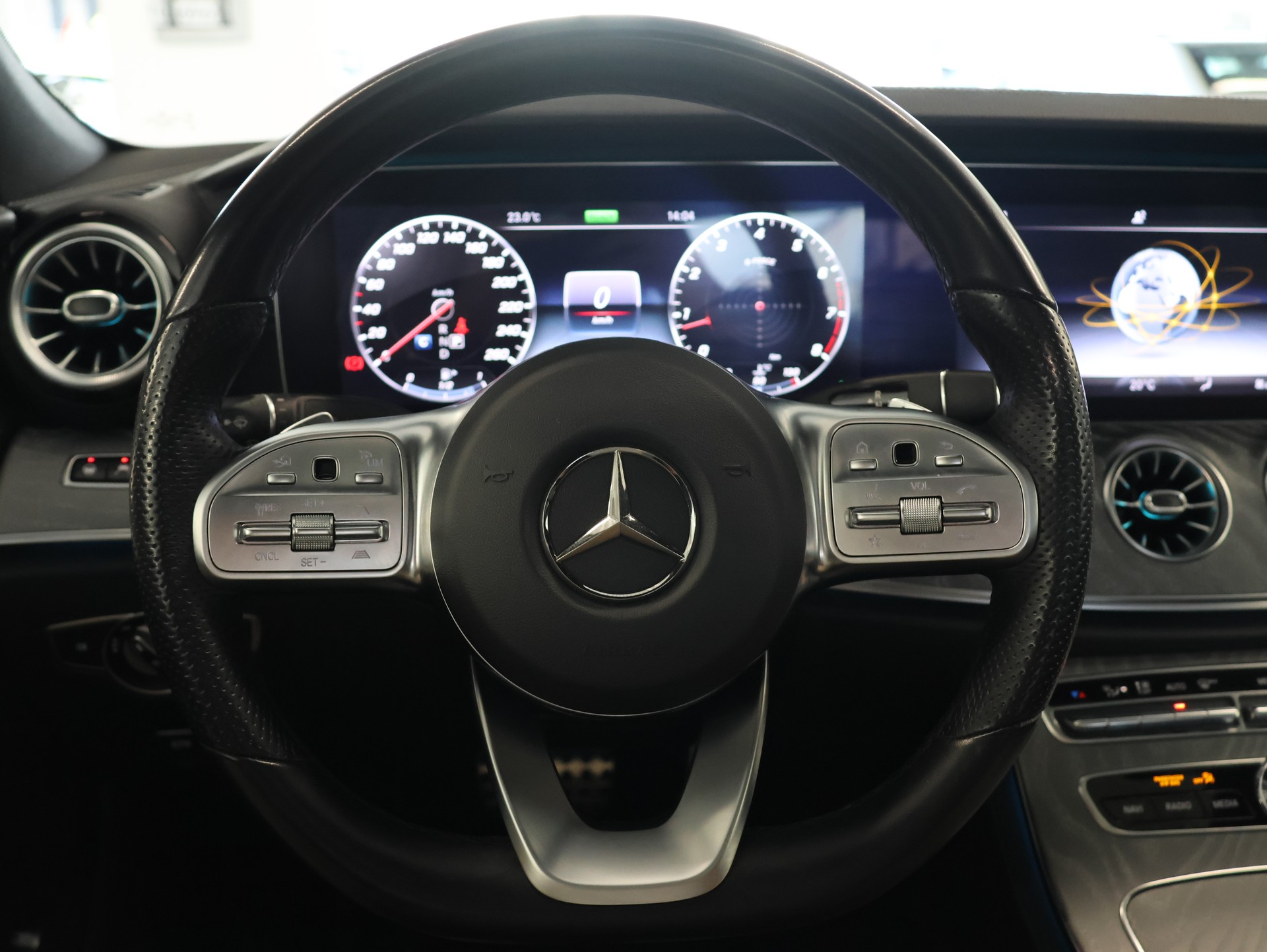 MERCEDES-BENZ CLS 450 4Matic AMG Line 9G-Tronic *Burmester* *360 Kamera* *Panorama*-image-19