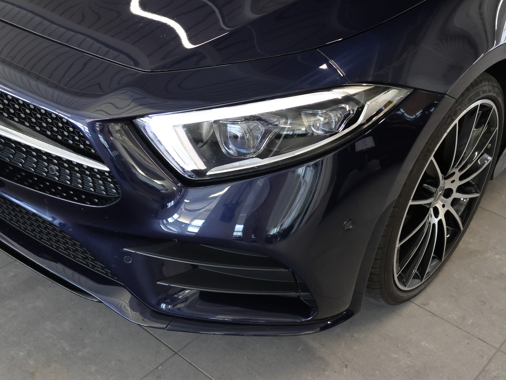MERCEDES-BENZ CLS 450 4Matic AMG Line 9G-Tronic *Burmester* *360 Kamera* *Panorama*-image-9