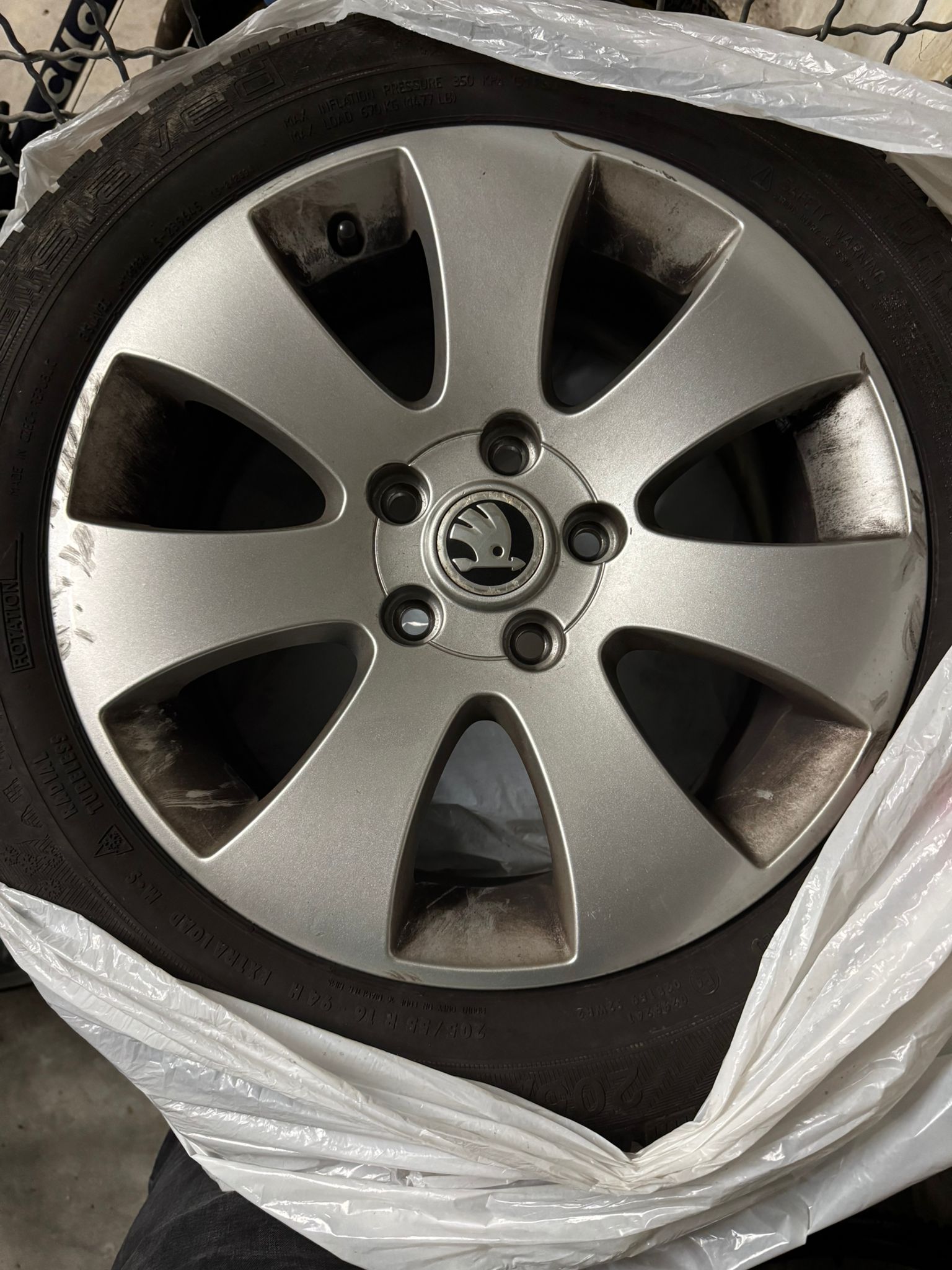 SKODA Superb Combi 2.0 TDi Ambition-image-17