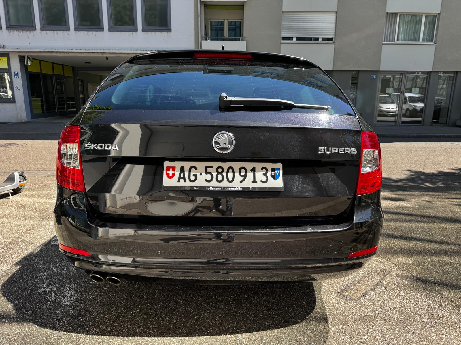 SKODA Superb Combi 2.0 TDi Ambition-image-7