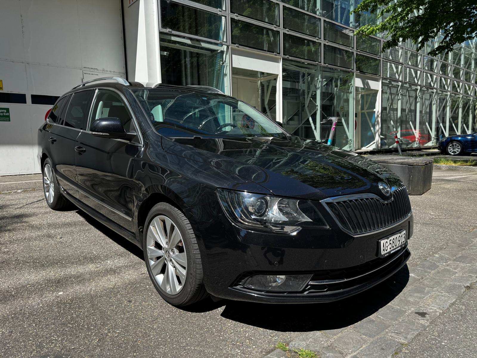 SKODA Superb Combi 2.0 TDi Ambition-image-0