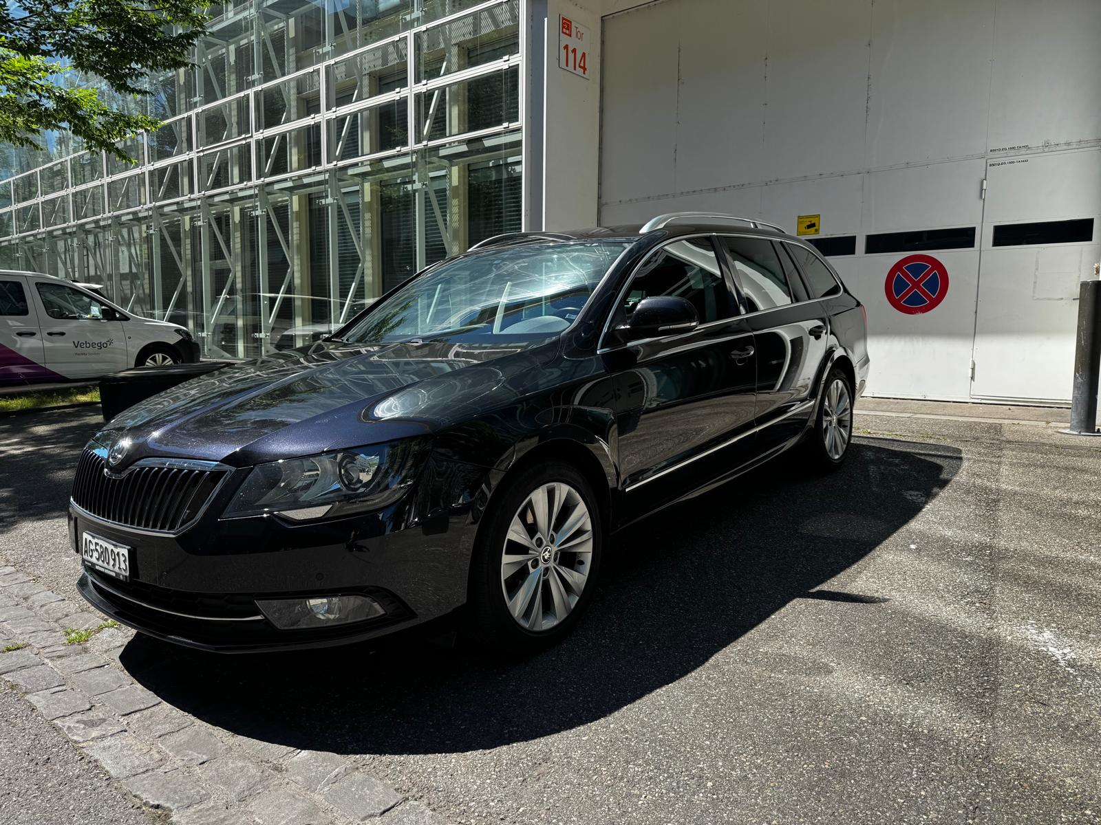 SKODA Superb Combi 2.0 TDi Ambition-image-3