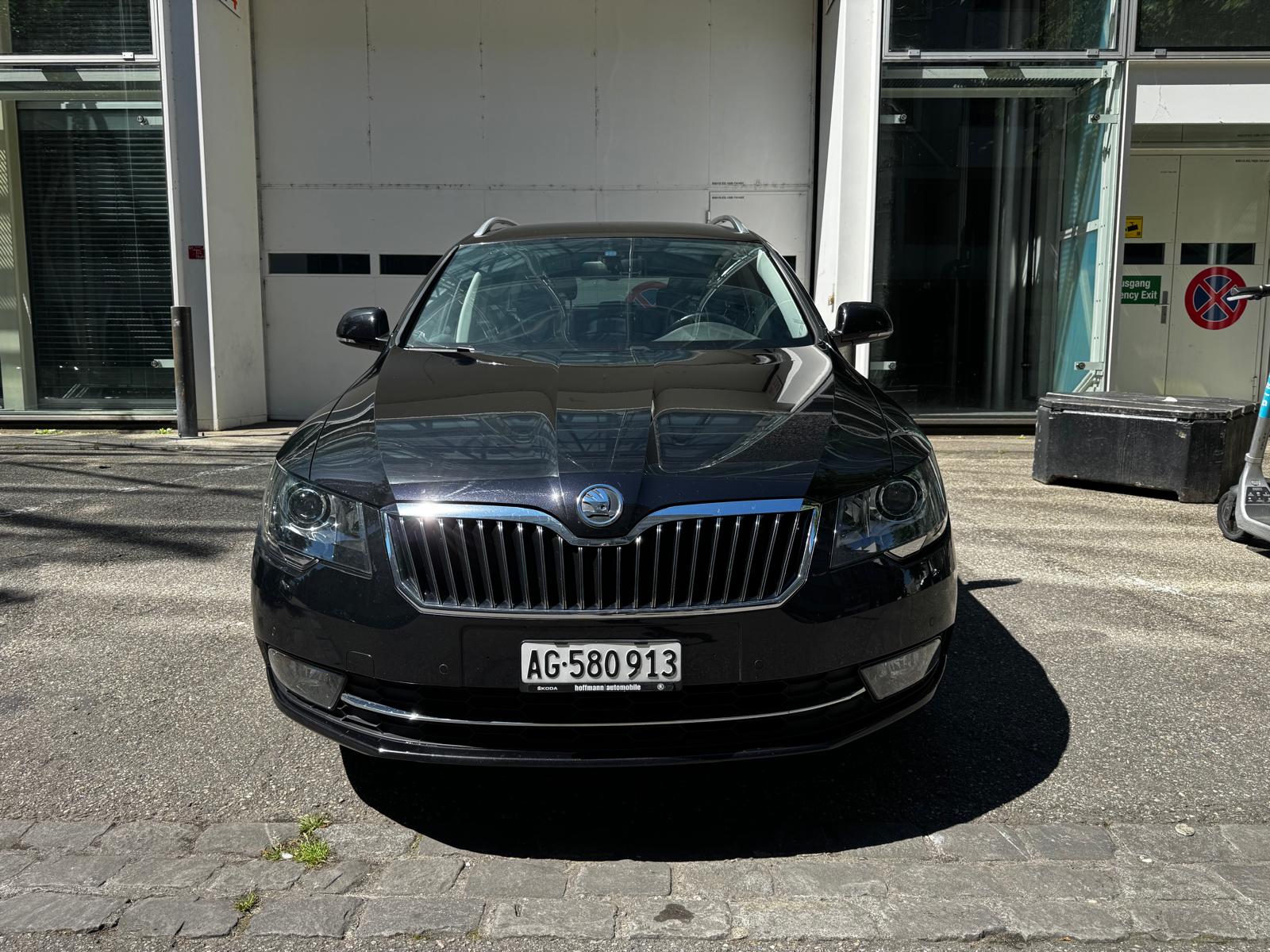 SKODA Superb Combi 2.0 TDi Ambition-image-2