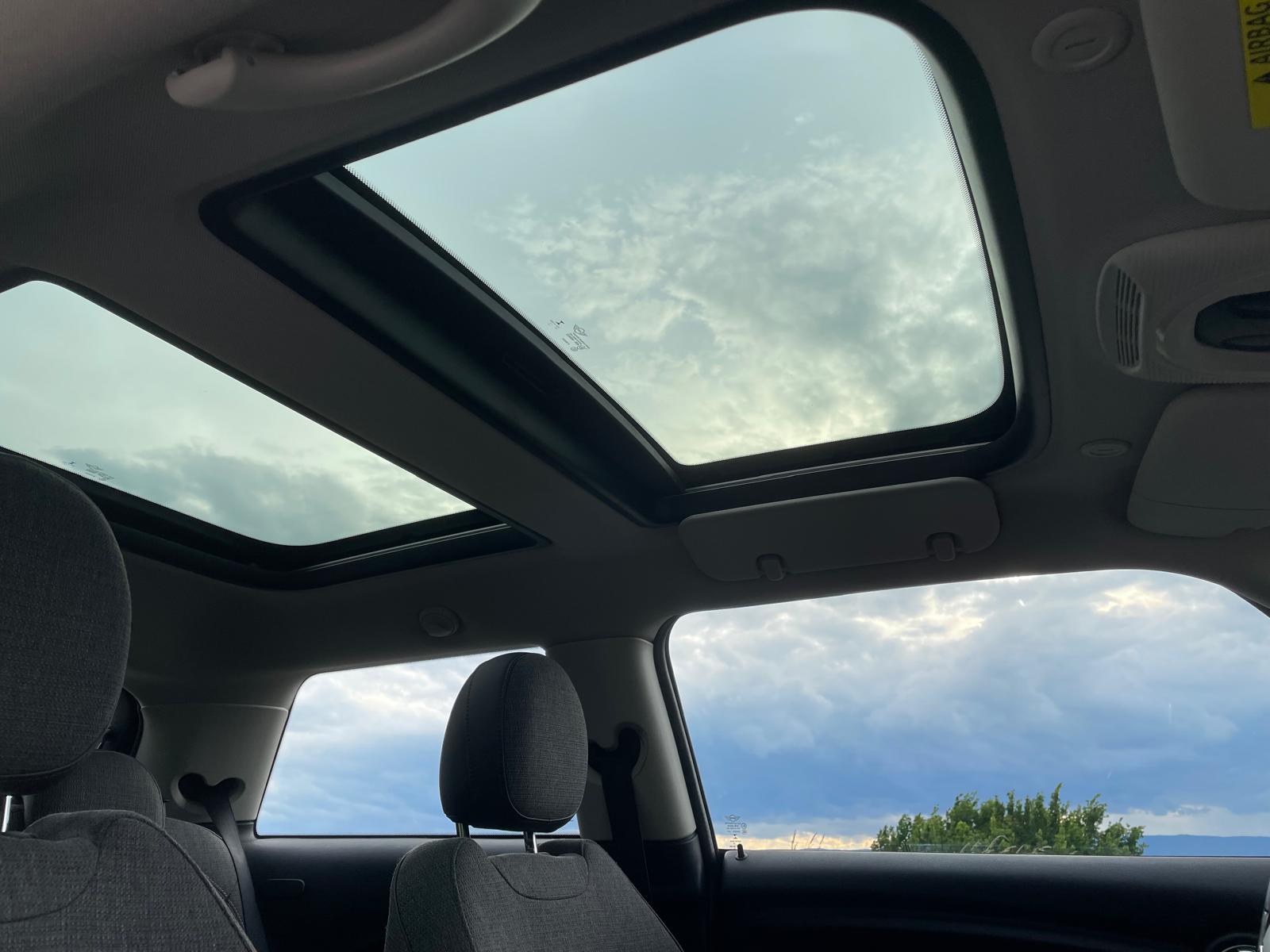 MINI COOPER 136 PS Auto - TOP Car - Panoramic Sunroof - One-Owner vehicle-image-9