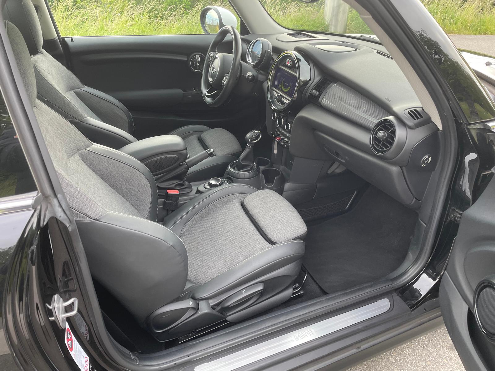 MINI COOPER 136 PS Auto - TOP Car - Panoramic Sunroof - One-Owner vehicle-image-8