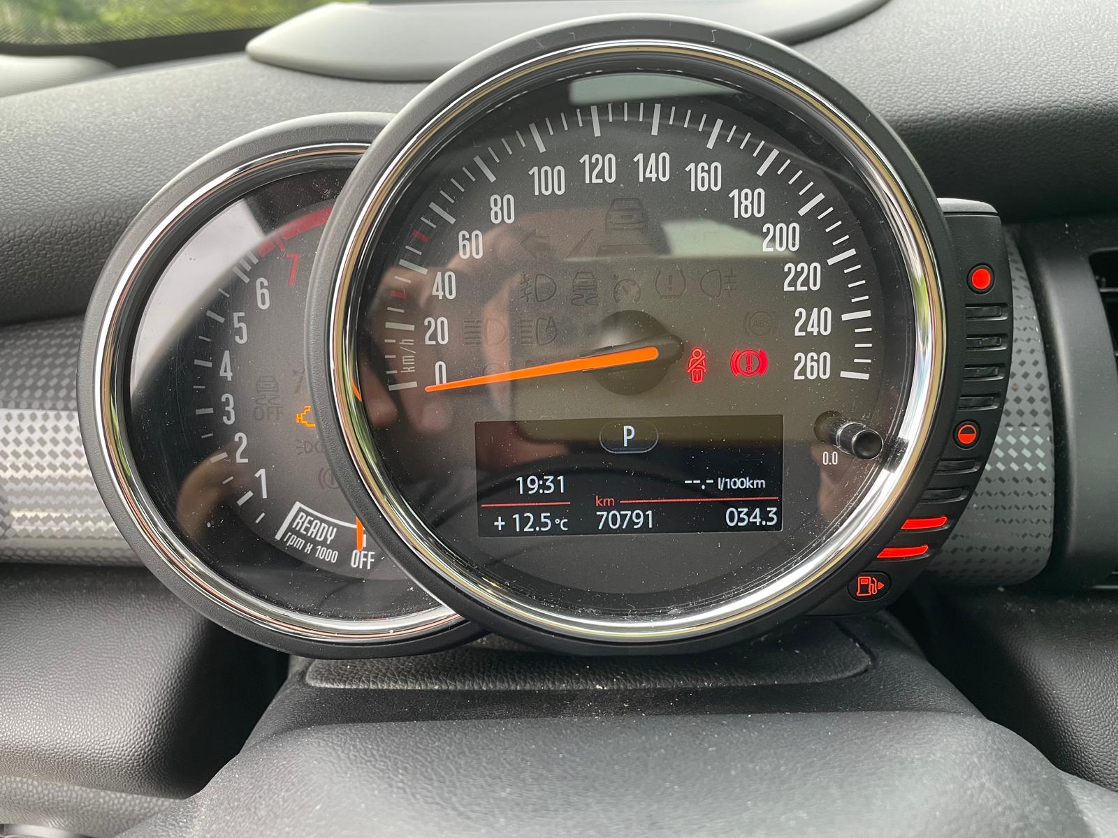 MINI COOPER 136 PS Auto - TOP Car - Panoramic Sunroof - One-Owner vehicle-image-17