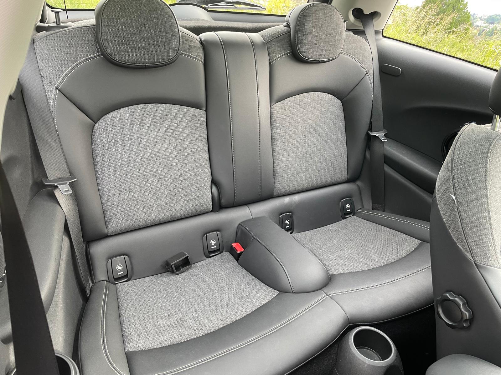 MINI COOPER 136 PS Auto - TOP Car - Panoramic Sunroof - One-Owner vehicle-image-10