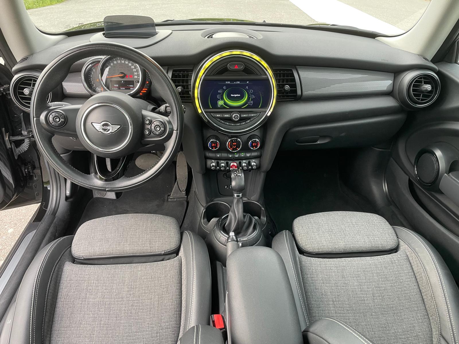 MINI COOPER 136 PS Auto - TOP Car - Panoramic Sunroof - One-Owner vehicle-image-16
