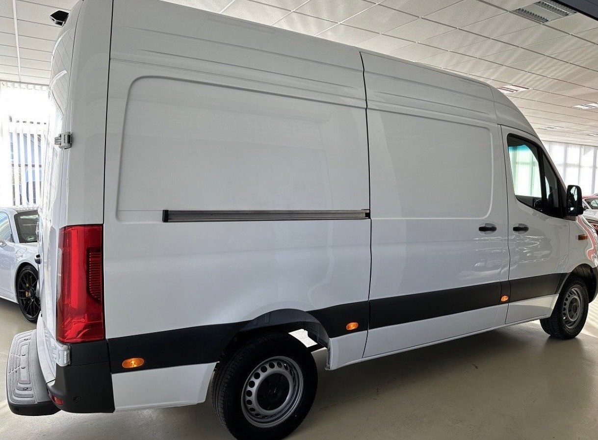 MERCEDES-BENZ Sprinter 317 CDI Standard 9G-TRONIC-image-0