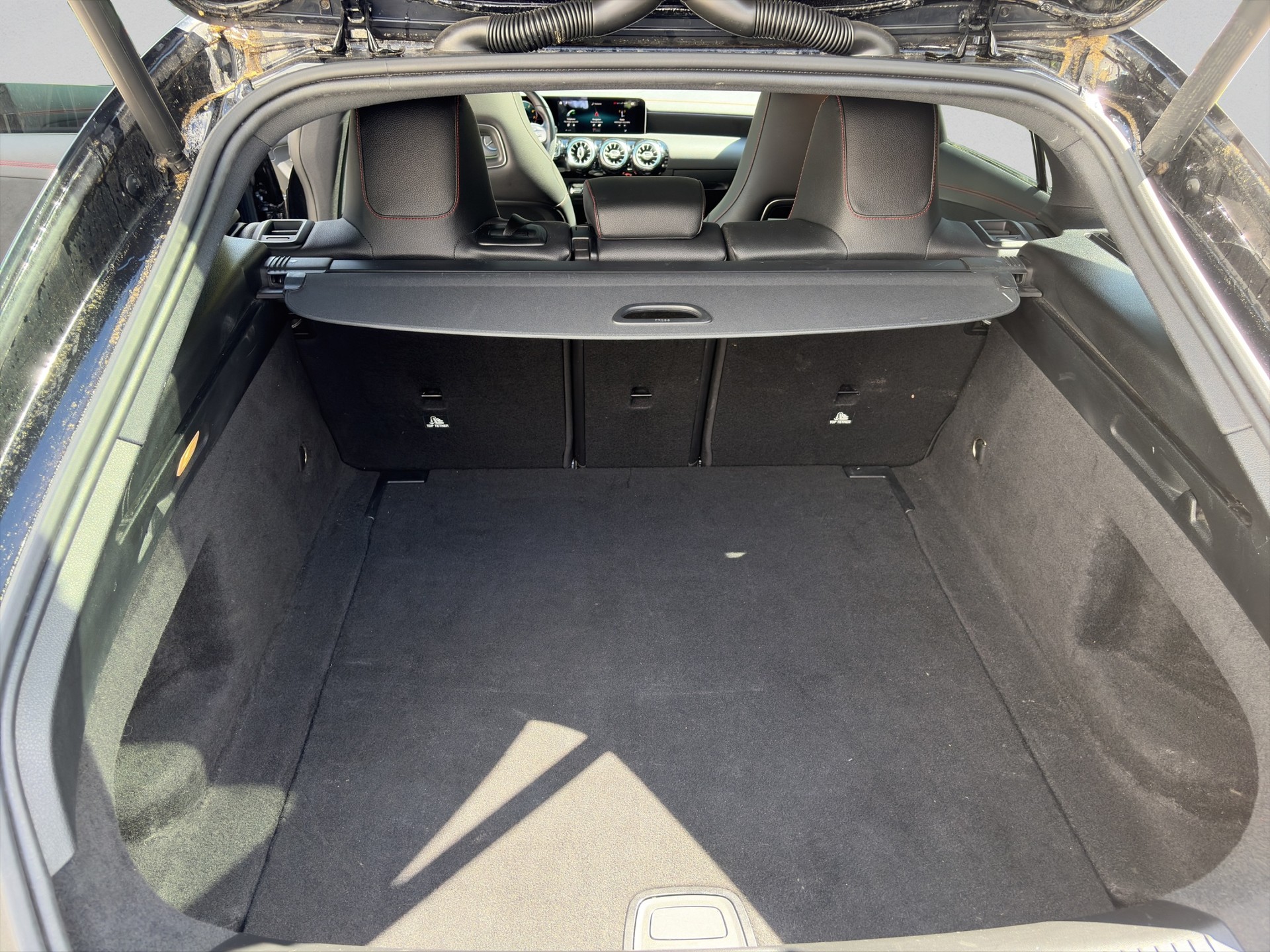MERCEDES-BENZ CLA Shooting Brake 200 AMG Line 7G-DCT-image-12