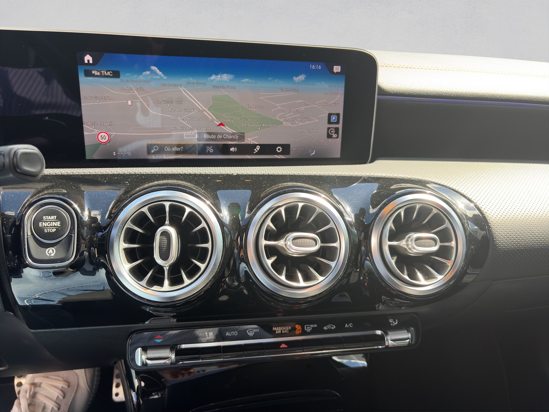 MERCEDES-BENZ CLA Shooting Brake 200 AMG Line 7G-DCT-image-17