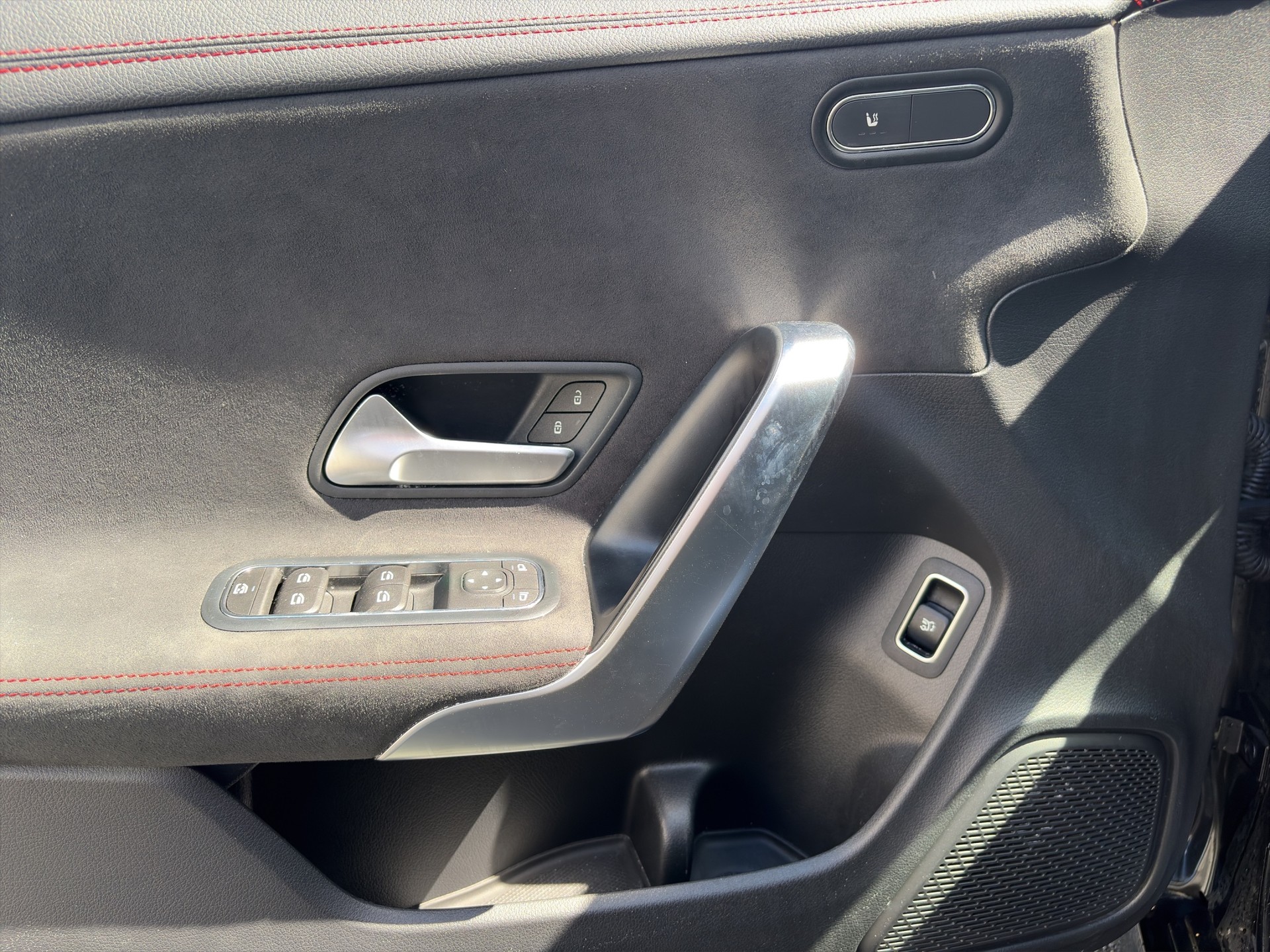 MERCEDES-BENZ CLA Shooting Brake 200 AMG Line 7G-DCT-image-9