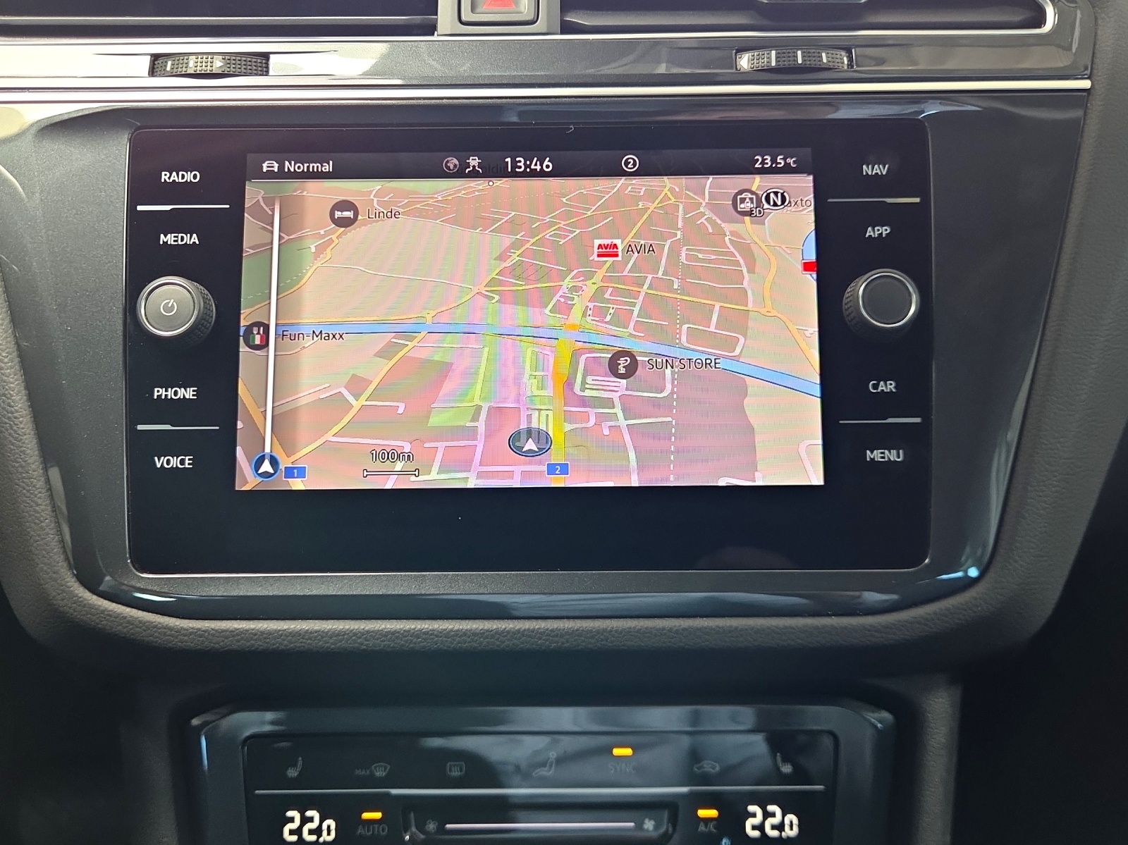 VW Tiguan 2.0 TDI SCR Elegance 4Motion DSG-image-10
