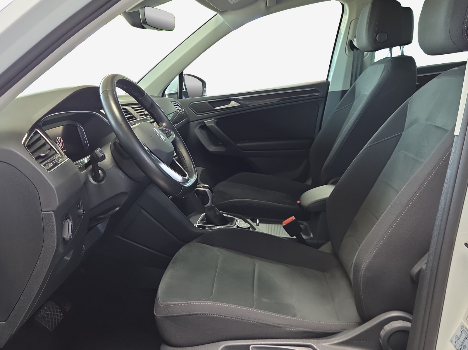 VW Tiguan 2.0 TDI SCR Elegance 4Motion DSG-image-7