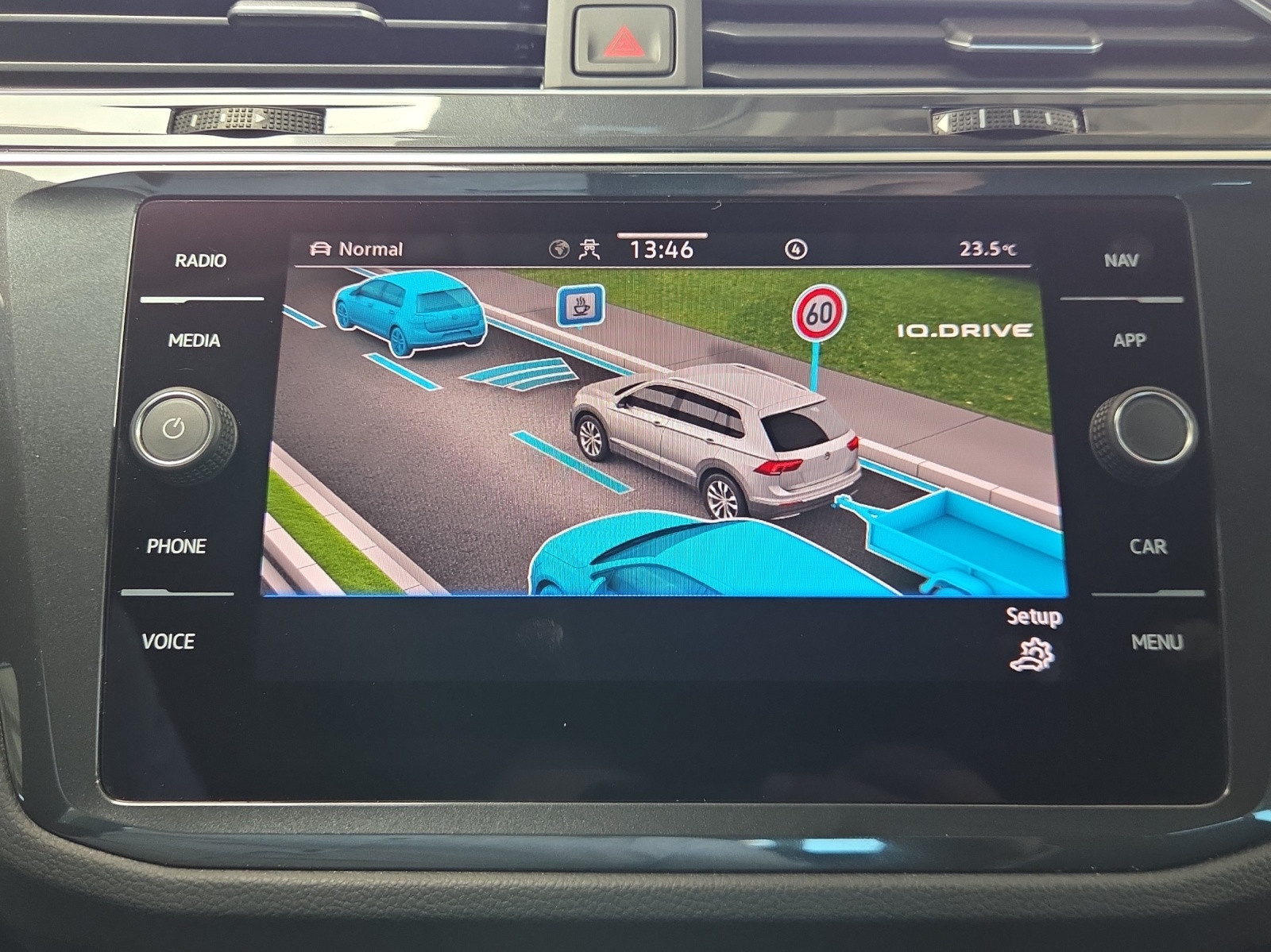 VW Tiguan 2.0 TDI SCR Elegance 4Motion DSG-image-15