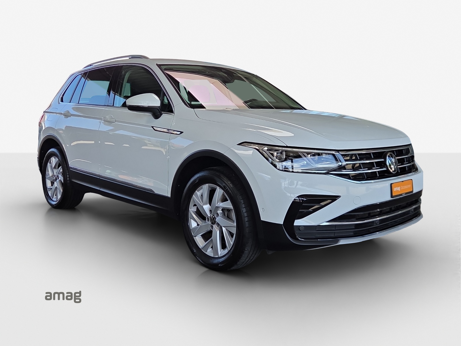 VW Tiguan 2.0 TDI SCR Elegance 4Motion DSG-image-5