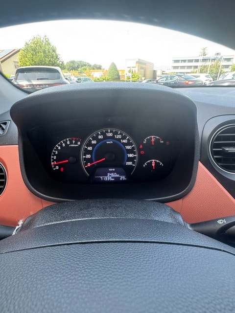 HYUNDAI i10 1.0 Amplia-image-10