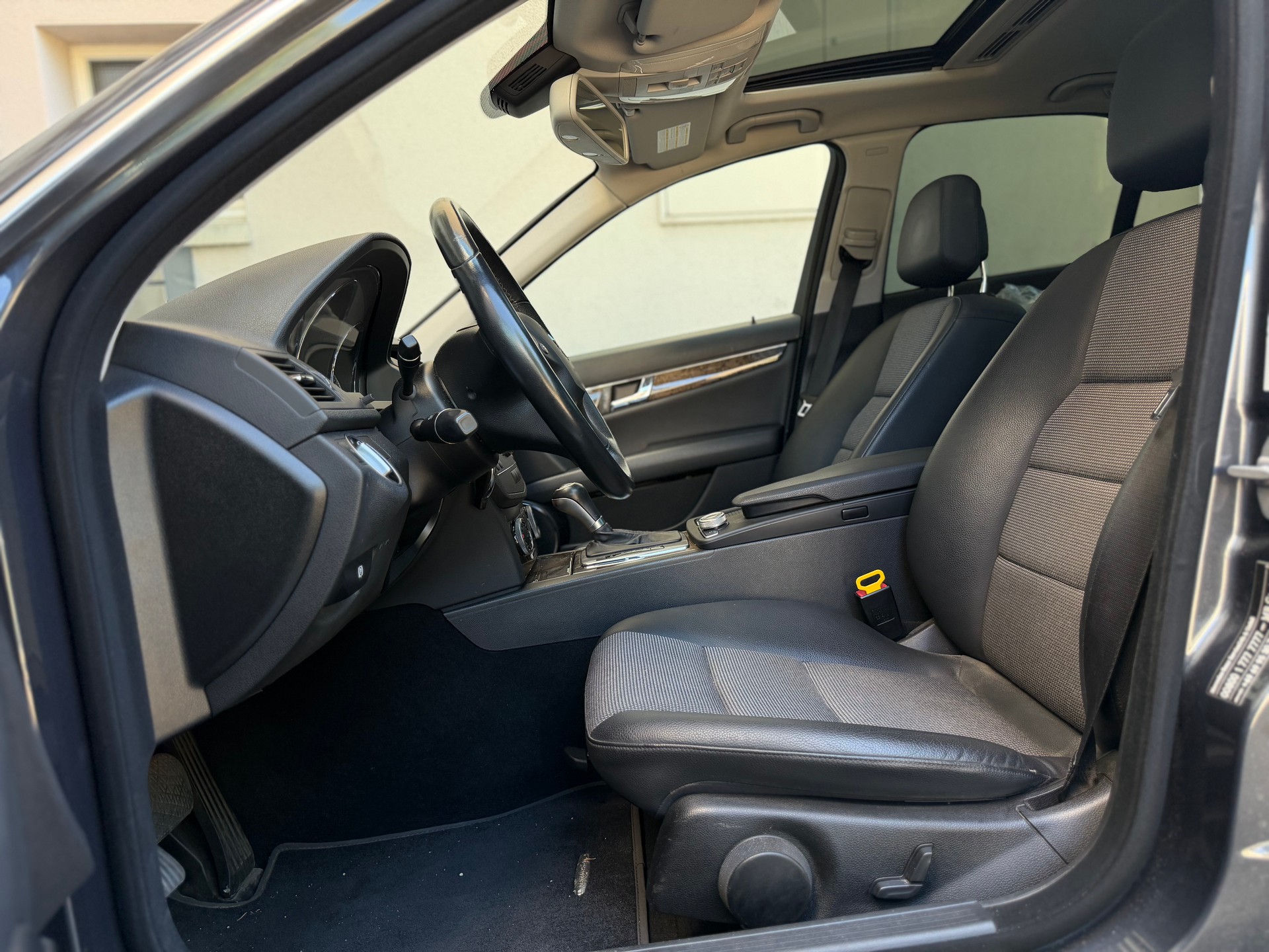 MERCEDES-BENZ C 350 CGI Automat Avantgarde BlueEfficience 7G-Tronic kaufen bei ASM-TEAM.ch-image-11