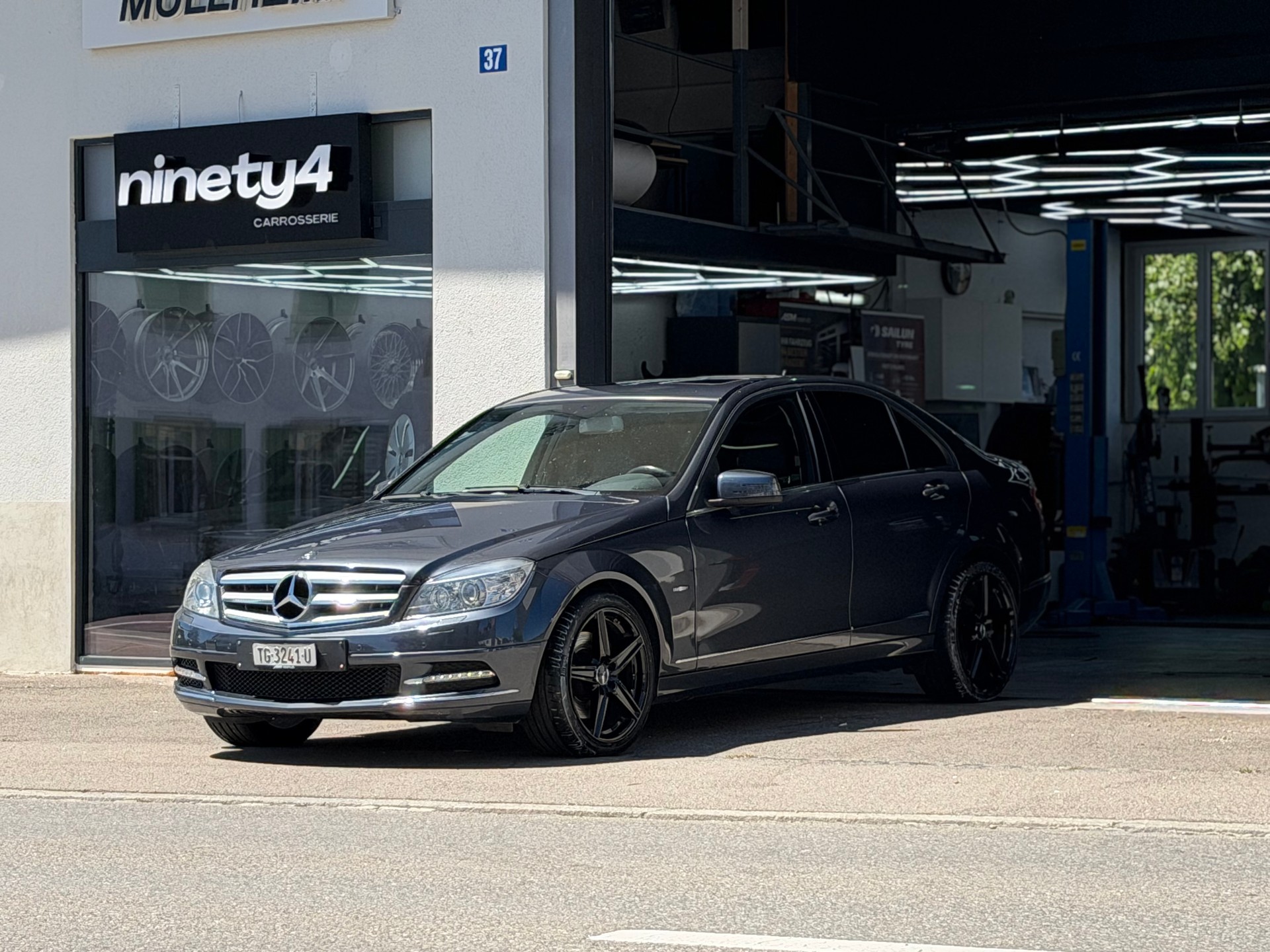 MERCEDES-BENZ C 350 CGI Automat Avantgarde BlueEfficience 7G-Tronic kaufen bei ASM-TEAM.ch-image-1