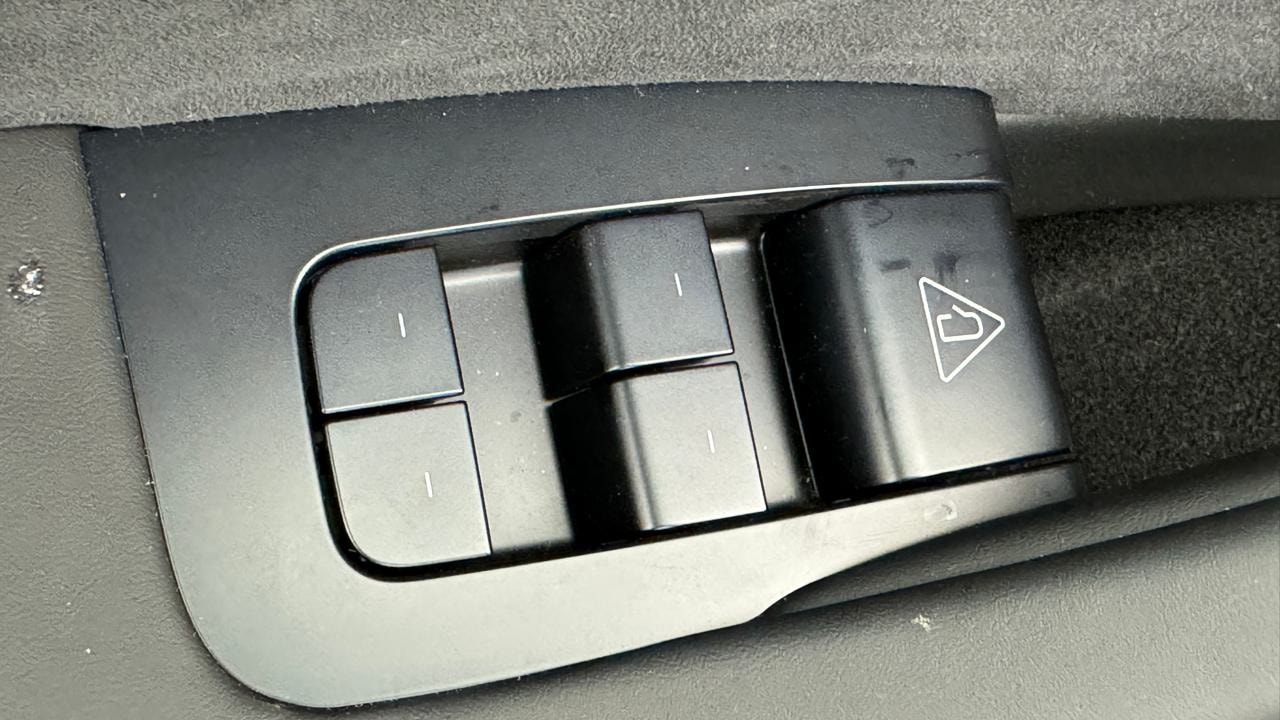 TESLA Model 3 Long Range Dual Motor AWD-image-8