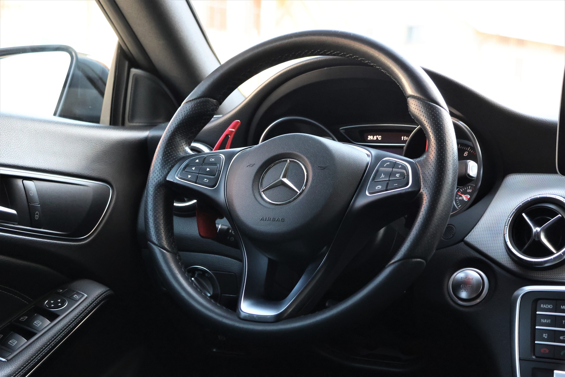 MERCEDES-BENZ CLA 200 Night Star 7G-DCT (CH)-image-13