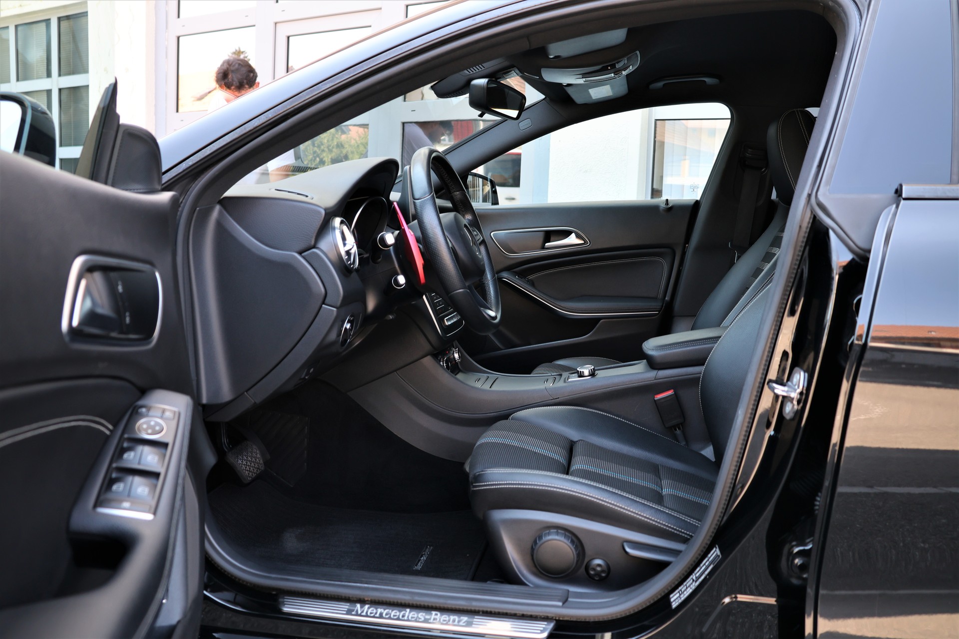 MERCEDES-BENZ CLA 200 Night Star 7G-DCT (CH)-image-8