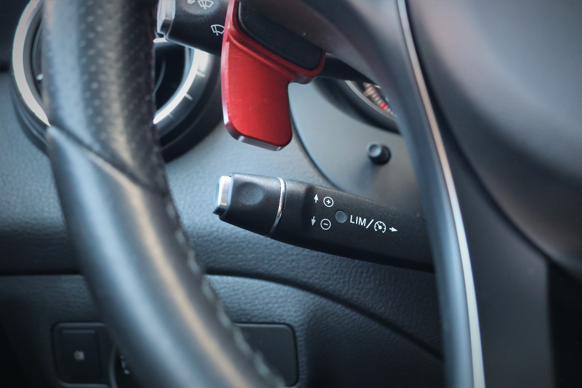 MERCEDES-BENZ CLA 200 Night Star 7G-DCT (CH)-image-15