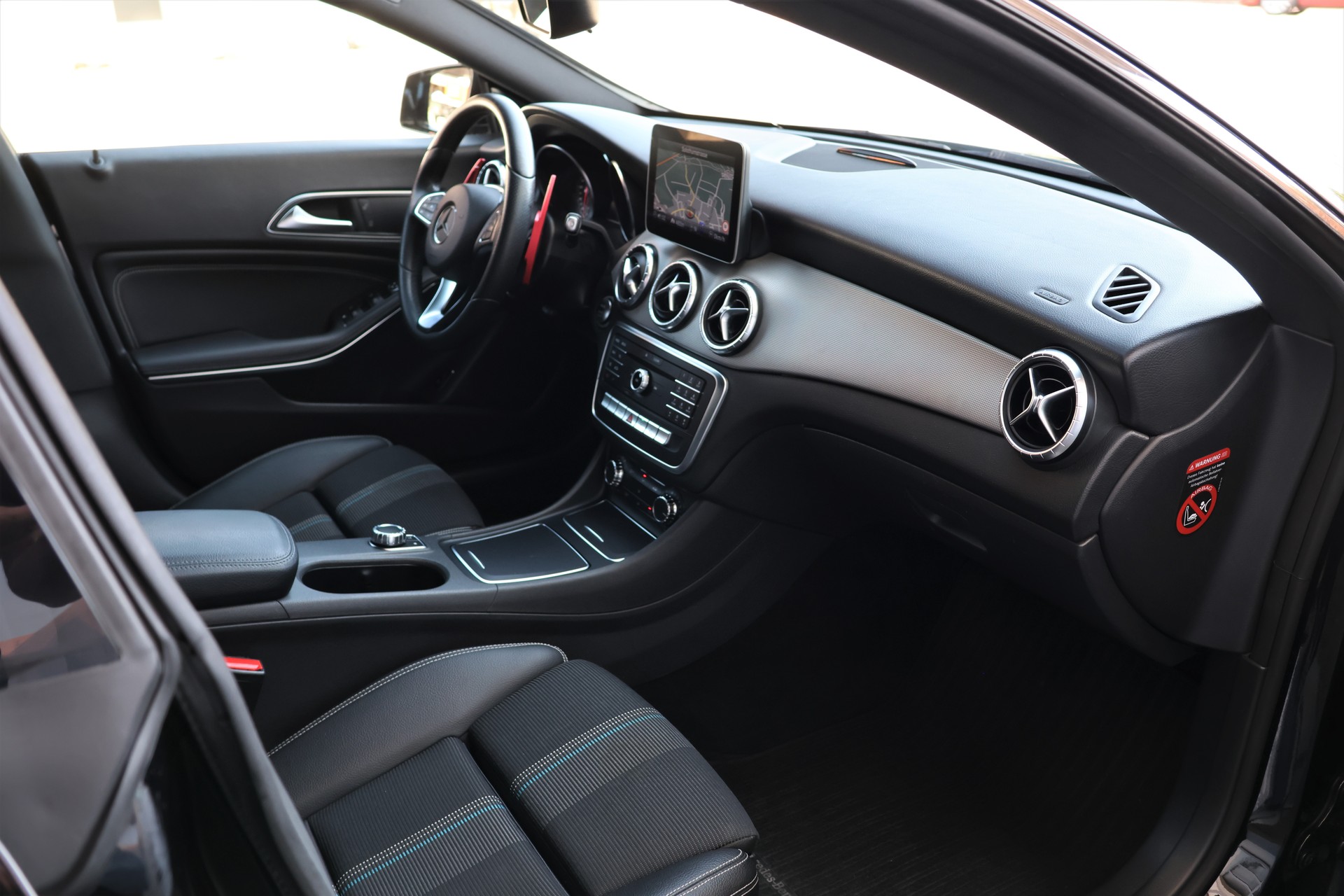 MERCEDES-BENZ CLA 200 Night Star 7G-DCT (CH)-image-16