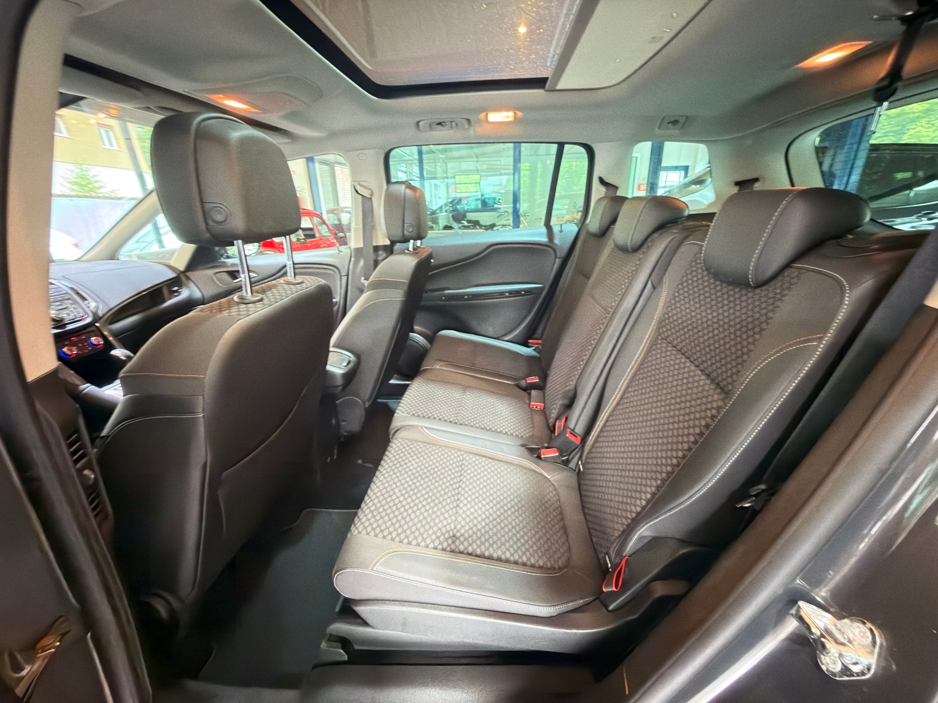 OPEL Zafira Tourer 1.6i 16V Turbo Cosmo Automatic-image-6