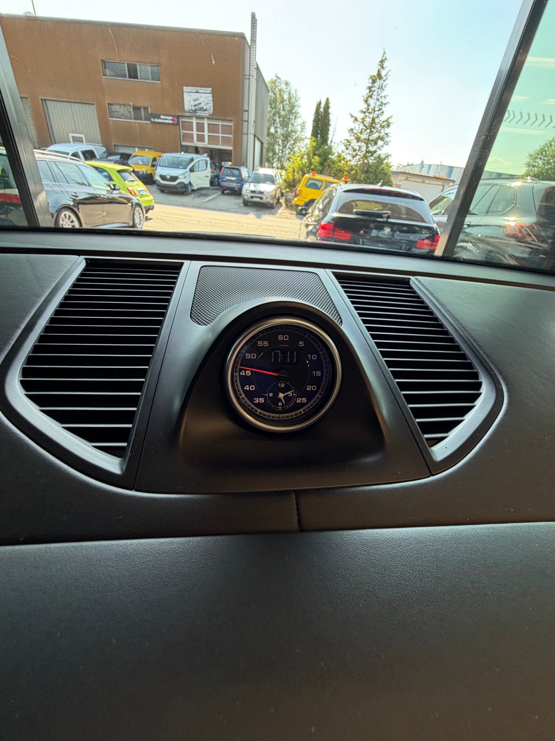 PORSCHE Macan Turbo Performance PDK-image-18
